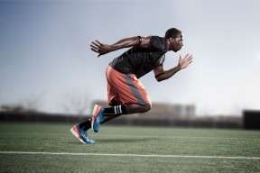 开云体育登录-拉亚的沉默，美加墨世界杯之夜，一双手改写历史的轨迹