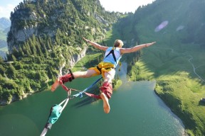 开云APP-东决关键战焦点战，从瑞典一波带走苏格兰看现代竞技的胜负临界点