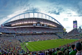 开云体育在线-快船对阵76人，杰伦·格林关键战不手软，新生代锋芒初露